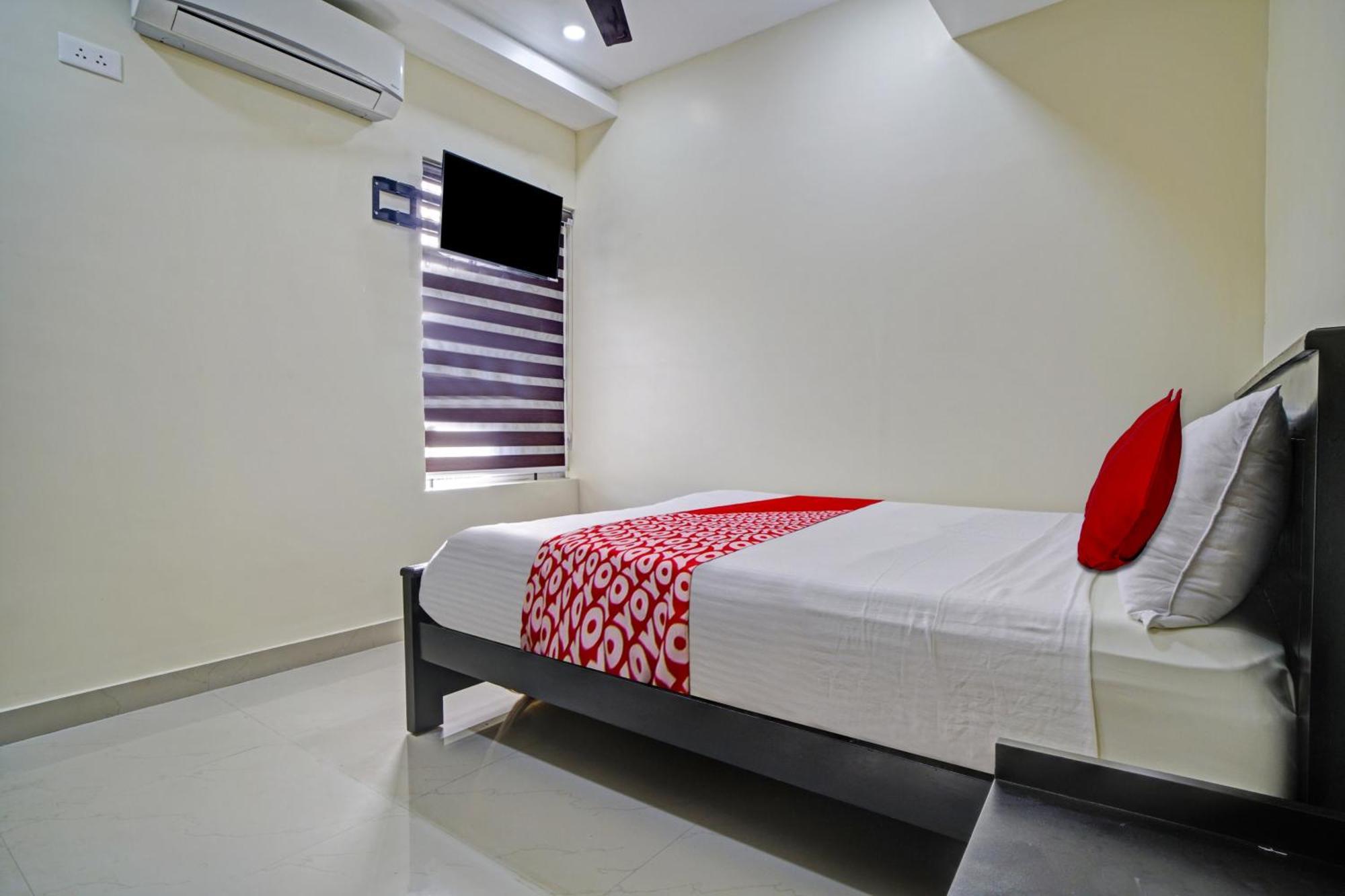Hotel O Crystal Executive Suites Kochi ภายนอก รูปภาพ