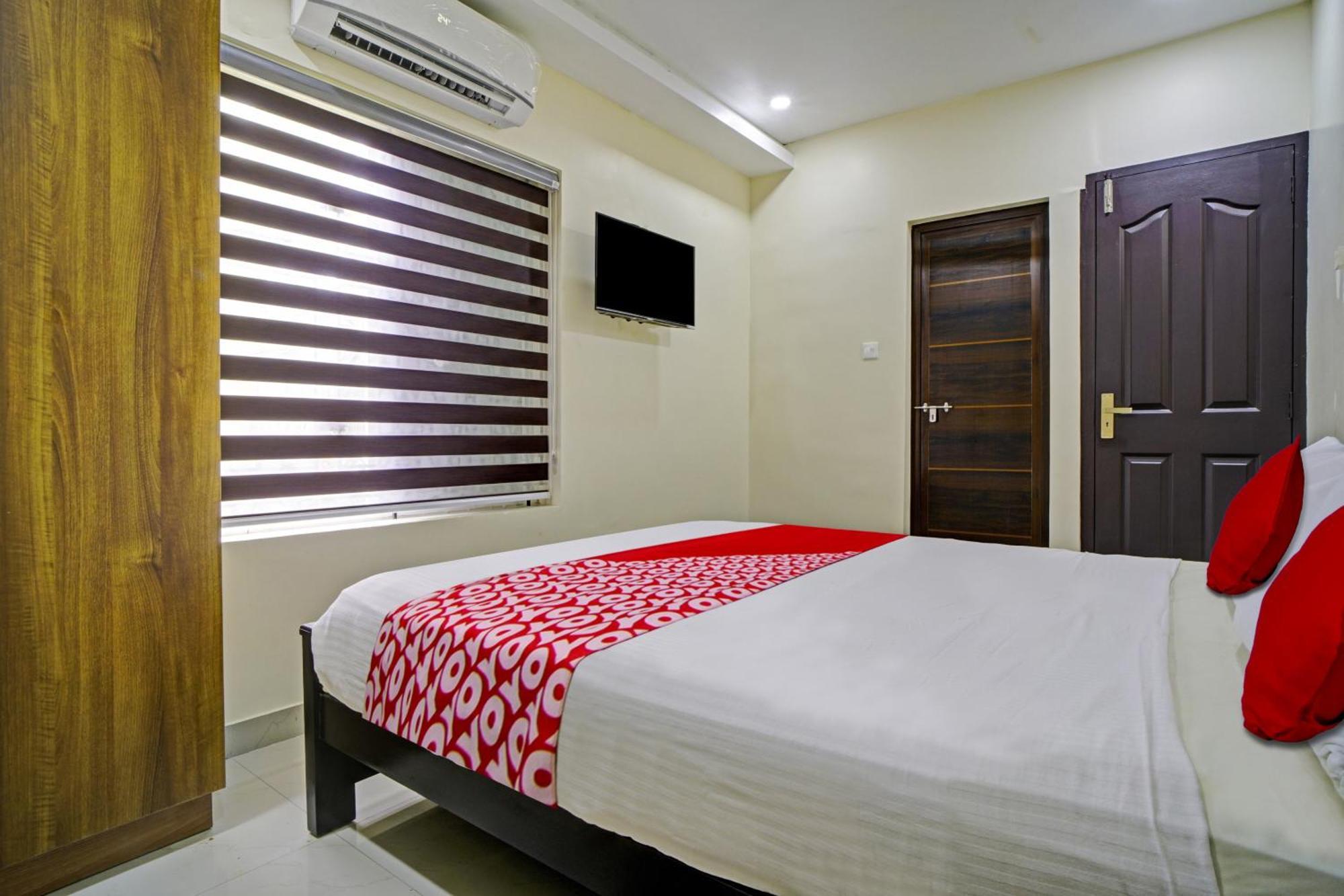 Hotel O Crystal Executive Suites Kochi ภายนอก รูปภาพ