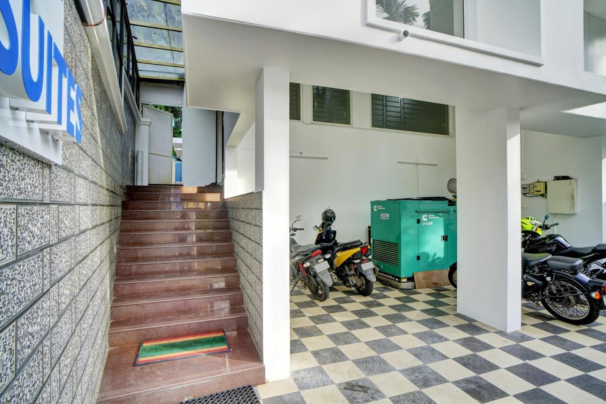 Hotel O Crystal Executive Suites Kochi ภายนอก รูปภาพ