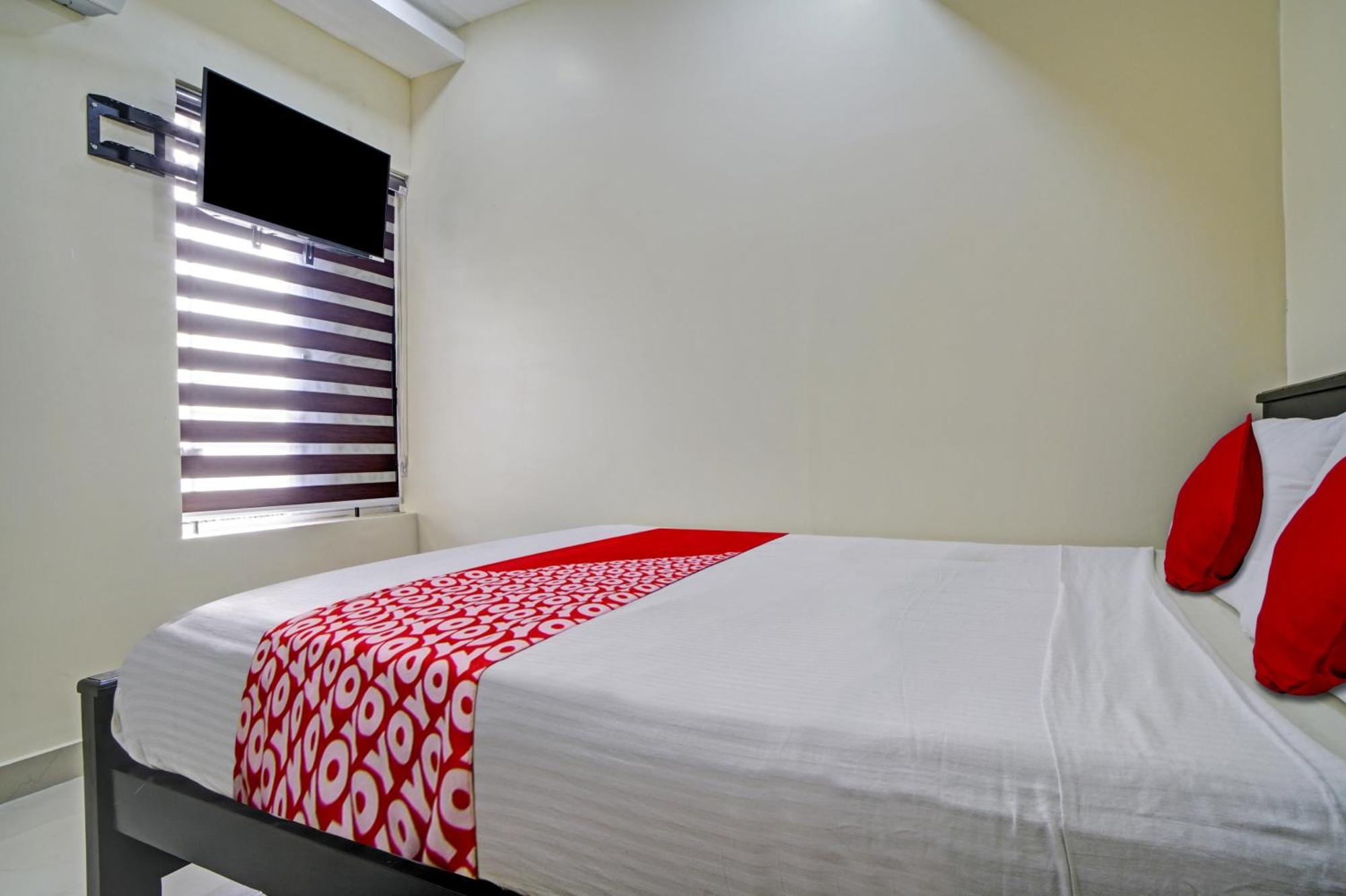 Hotel O Crystal Executive Suites Kochi ภายนอก รูปภาพ