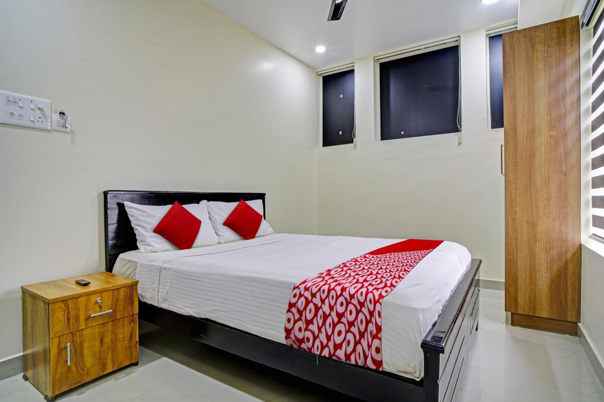 Hotel O Crystal Executive Suites Kochi ภายนอก รูปภาพ