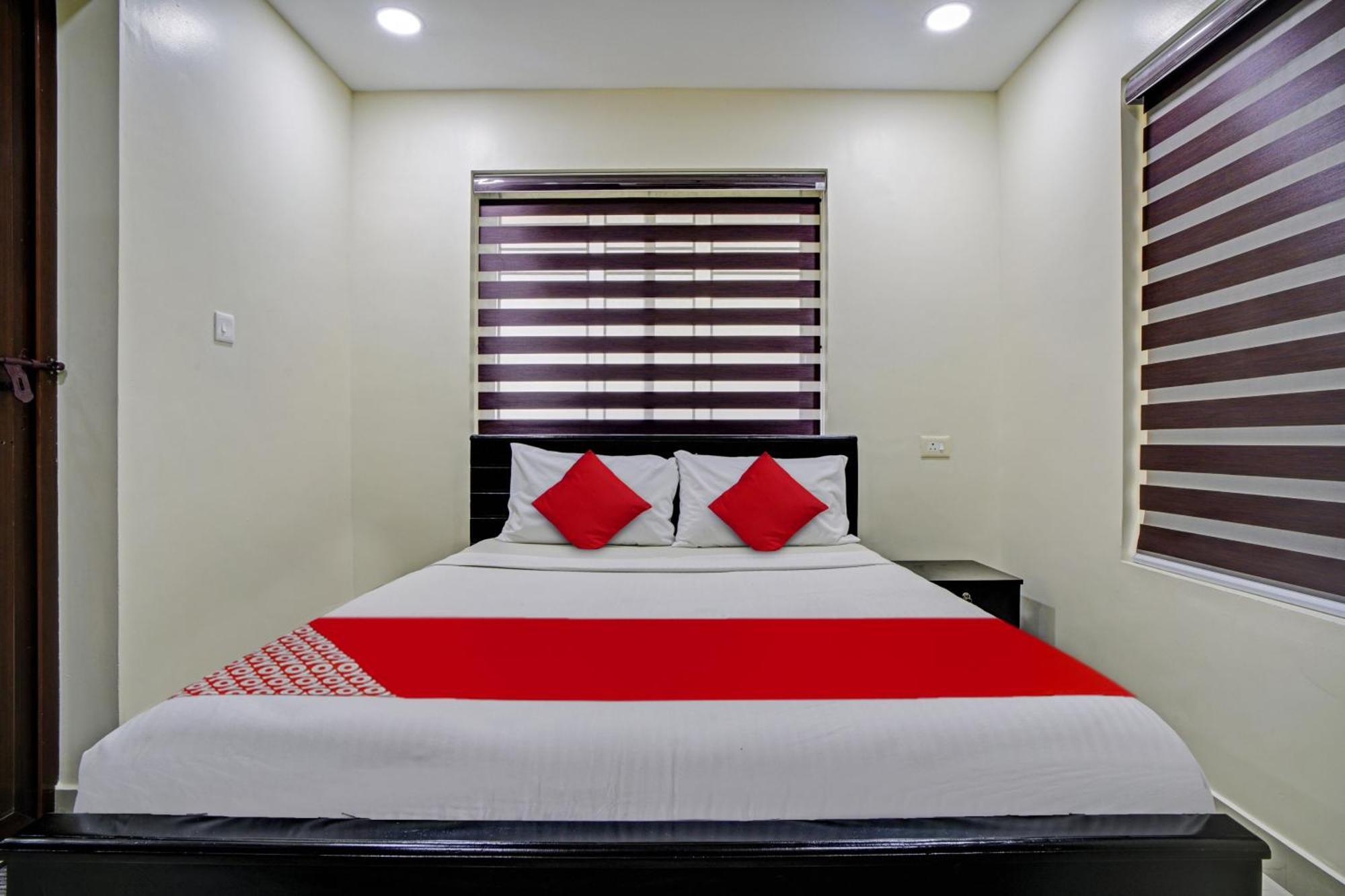 Hotel O Crystal Executive Suites Kochi ภายนอก รูปภาพ