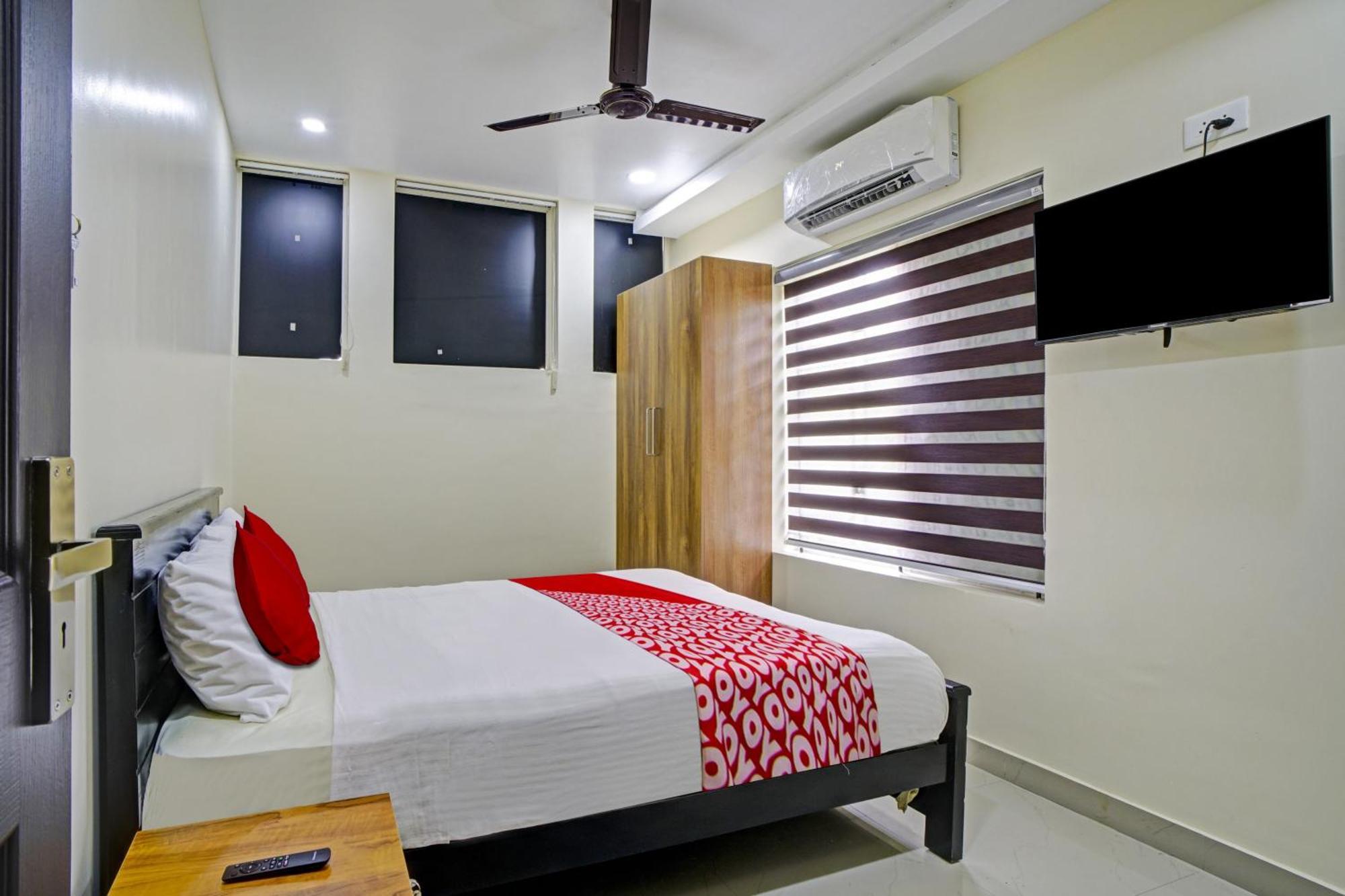 Hotel O Crystal Executive Suites Kochi ภายนอก รูปภาพ