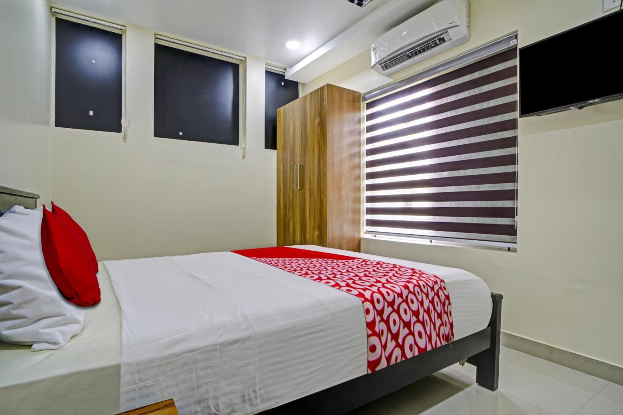 Hotel O Crystal Executive Suites Kochi ภายนอก รูปภาพ