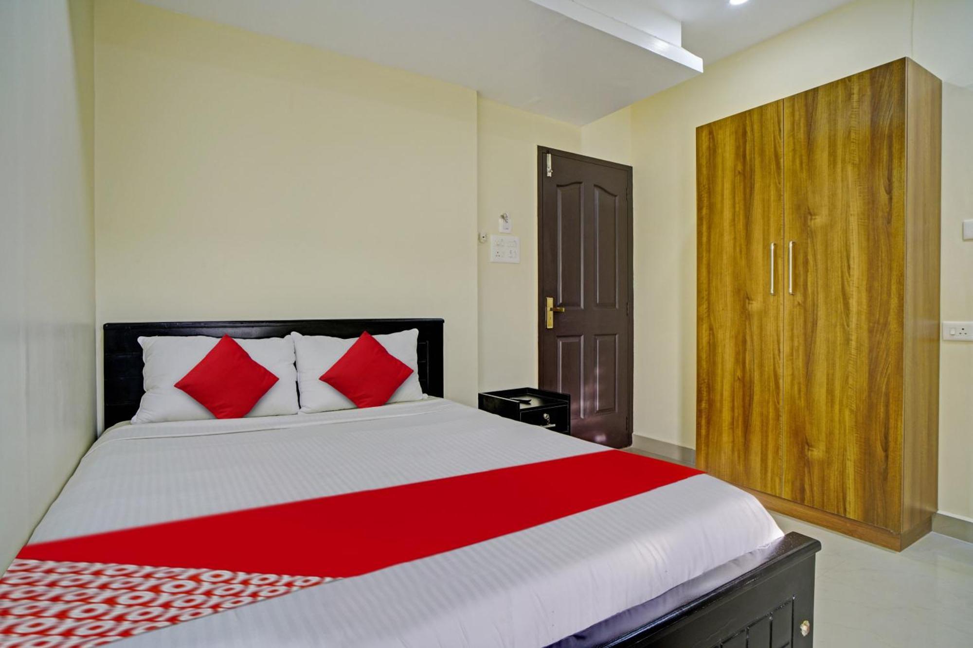 Hotel O Crystal Executive Suites Kochi ภายนอก รูปภาพ